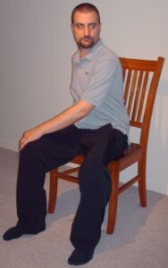 Formation yoga sur chaise aux aînés - Raphaël Passaro