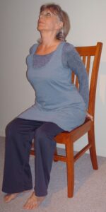 Formation yoga sur chaise aux aînés - Francine Cauchy