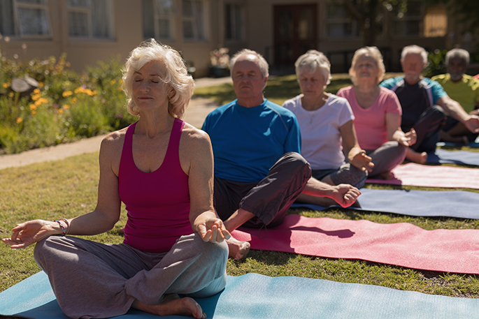 Enseigner le yoga aux aînés c’est du bonheur